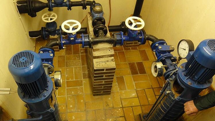 Die Überhebepumpen im Kellergeschoss des Wannbacher Pumpenhauses Foto: Carmen Schwind