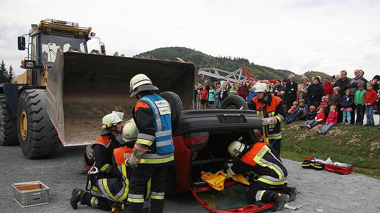 Zum Auftakt gab es spektakuläre Vorführungen der Aktiven.