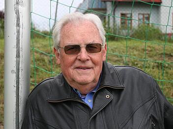 Untrennbar mit dem Sport in Sickershausen verbunden: Heinz Stich kann viel zur Vereinsgeschichte des SV erzählen. Beim Festkommers hält er die Rede. Foto: Carmen Schmitt
