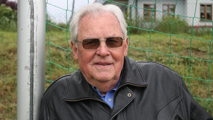 Untrennbar mit dem Sport in Sickershausen verbunden: Heinz Stich kann viel zur Vereinsgeschichte des SV erzählen. Beim Festkommers hält er die Rede. Foto: Carmen Schmitt