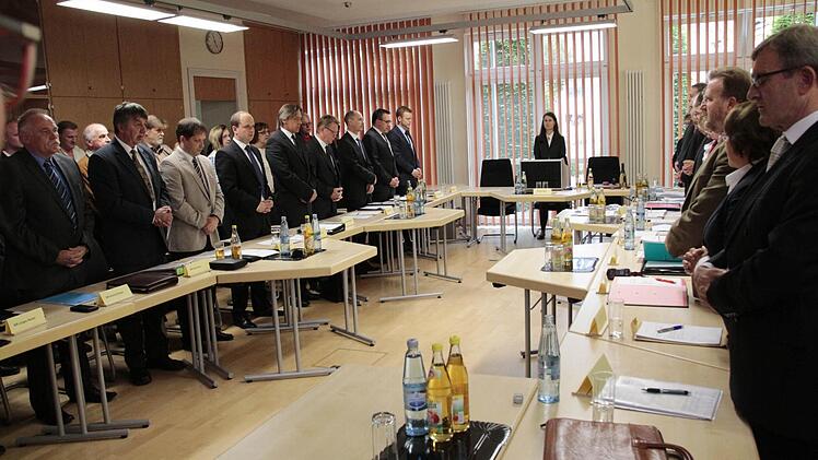 Das Gebet vor einer Stadtratssitzung ist in Ebermannstadt gute Tradition. Sie wird auch unter Bürgermeisterin Christiane Meyer (NLE) weiter geführt.  Foto: Josef Hofbauer