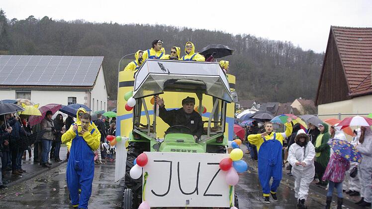 Faschingszug Aura 2016. Foto: Winfried Ehling