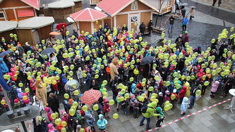 Abschlussaktion am Coburger Marktplatz Foto: Oliver Schmidt