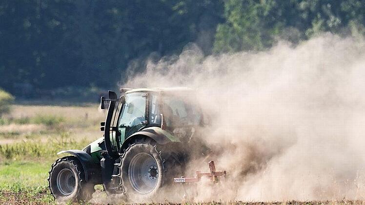 Die Landwirte im Kreis Lichtenfels leiden unter den Folgen des Dürresommers. Auf der VlF-Hauptversammlung war eines der wichtigsten Themen, wie dem abgeholfen werden könne. Foto: Archiv, dpa