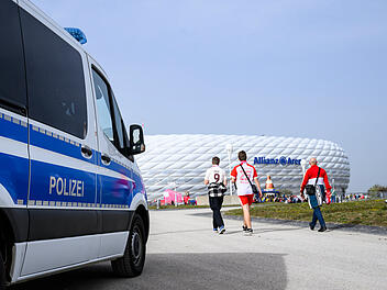 Nach Drohung: Mehr Polizei-Präsenz beim Bundesliga Topspiel Bayern München gegen Borussia Dortmund: