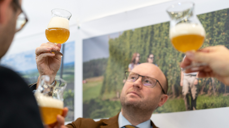Bei der Verkostung genossen Jury und Besucher die Biere.