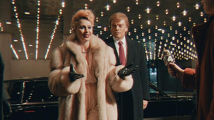 "The Apprentice" blickt neben dem Aufstieg von Donald Trump (Sebastian Stan) auch auf dessen Beziehung zu Ivana Trump (Marija Bakalowa).