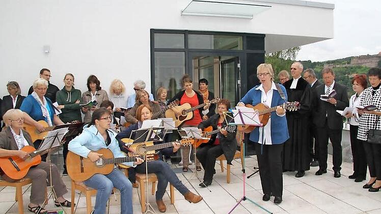 Mit einer großen Feier wurde das neue Gemeindehaus der Auferstehungskirche eingeweiht. Fotos: Sonja Adam