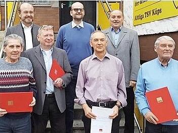 Ehrungen beim SPD-Ortsverein: von links Heinrich Engelhardt, Kreisvorsitzender Ralf Pohl, Achim B&uuml;hler, Vorsitzender Fabian Kraus, Reiner Schwarz, Gemeinderat Matthias Hopf und Helmut Hofmann Foto: privat