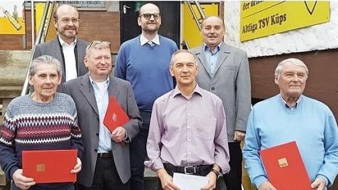 Ehrungen beim SPD-Ortsverein: von links Heinrich Engelhardt, Kreisvorsitzender Ralf Pohl, Achim B&uuml;hler, Vorsitzender Fabian Kraus, Reiner Schwarz, Gemeinderat Matthias Hopf und Helmut Hofmann Foto: privat