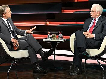 Was ist in der CDU los? Markus Lantz (links) stellte dem ehemaligen hessischen Ministerpr&auml;sidenten ROland Koch kritische Fragen.