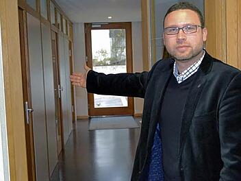 Martin Finzel kann sich eine Arztpraxis in der "Linde" gut vorstellen. "Hier ist Platz genug." Foto: Gabi Bertram