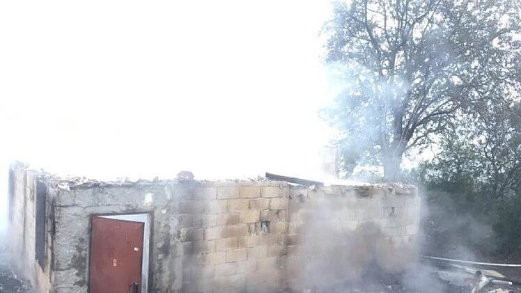 Jugendtreff brennt nieder.Foto: Roman Ziegler/Feuerwehr Gauaschach