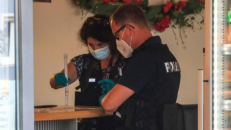 Die Kriminalpolizei untersucht den Tatort. Foto: News5/Merzbach