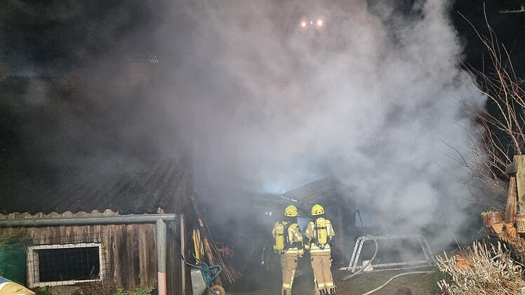 Feuer im Landkreis Neustadt Aisch - Gartenhaus in Brand