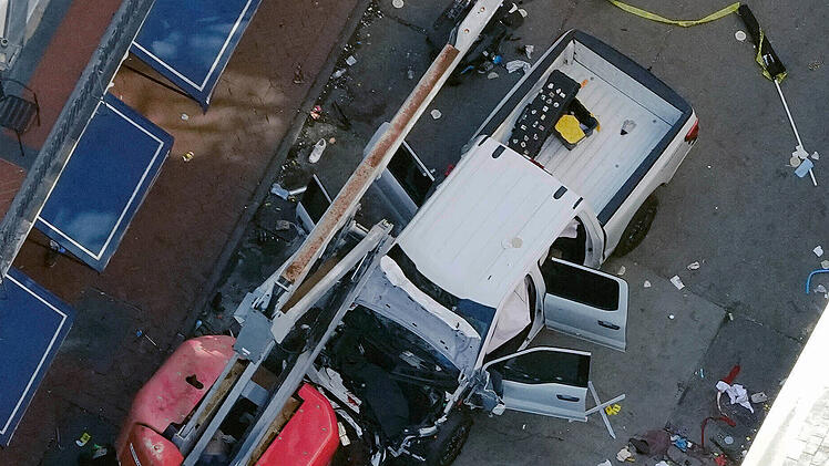 Auto fährt in Menschenmenge in New Orleans