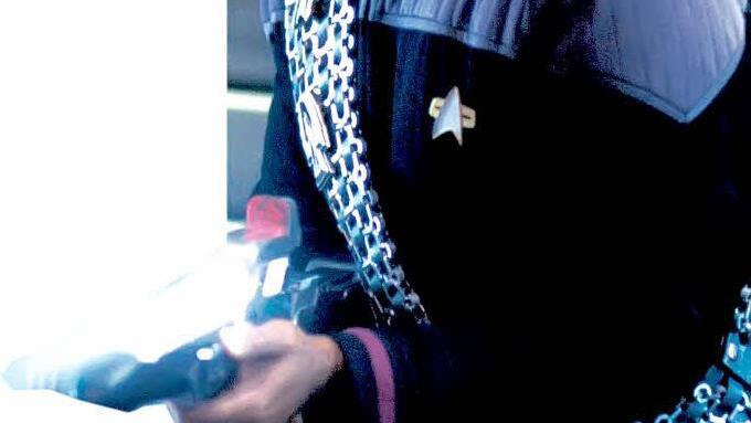 Der Klingone Worf (hier im Film "Star Trek: Nemesis") ist Offizier der Föderation und mag Pflaumensaft und Blutpastete. Foto: imago/Entertainment Pictures/dpa, Archiv