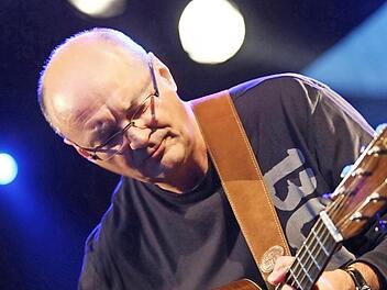 Jacques Stotzem war schon einige Male bei den Bamberger Gitarrentagen zu Gast. Zum Finale bei der 24. Ausgabe gastiert er am 16. November ebenfalls in der Johanniskapelle. Foto: PR