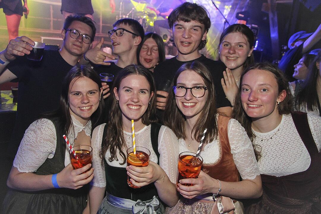 Mit der Partyband "Popnach8"!