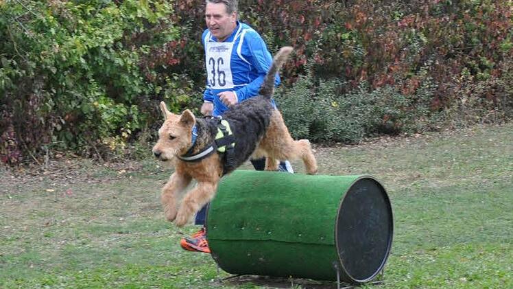 Bernhard Greull aus Wülflingen von den Hundefreunden Eltmann belegte mit seinem Hund "Quentin" den ersten Platz in seiner Altersklasse. Foto: Ulrike Langer
