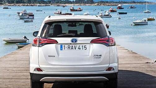 Auch in der Heckansicht macht der Toyota RAV4 Hybrid eine gute Figur. Foto: Auto-Medienportal.Net/Toyota