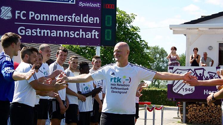 Geo Batz verabschiedete sich nach 25 Jahren in der ersten Mannschaft zu den Alten Herren des FC Pommersfelden. Fotos: privat