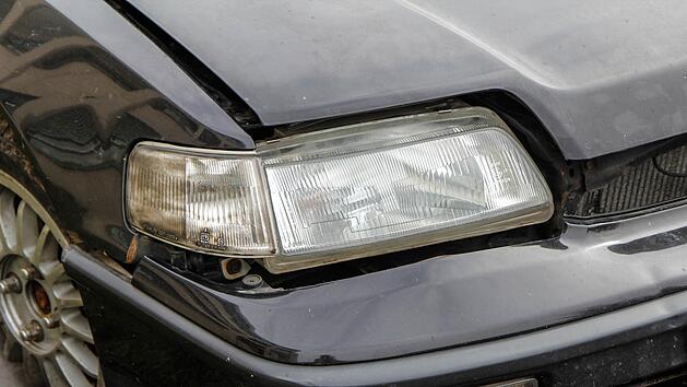 Am Auto des 75&ndash;J&auml;hrigen fanden die Beamten eindeutige Unfallspuren. Symbolfoto: Christopher Schulz