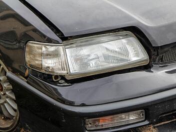 Am Auto des 75–Jährigen fanden die Beamten eindeutige Unfallspuren. Symbolfoto: Christopher Schulz