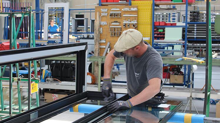 Das Werk der MTZ Metalltechnik Zitzmann GmbH ist Profi f&uuml;r Alu- und Stahlelemente und liegt im interkommunalen Gewerbepark A 71 Oerlenbach-Poppenhausen.  Eva Braksiek