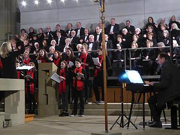 Die Chöre der Herz-Jesu-Pfarrei gaben ihr traditionelles Vorweihnachtskonzert in der Stadtpfarrkirche. Gerhild Ahnert