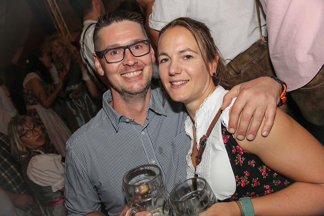 Tanzen, Feiern, Mitsingen &ndash; bayerische Partystimmung bis Mitternacht.