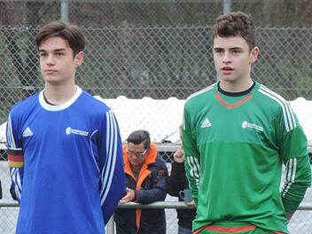Anfang Februar stand Nico Preißler (rechts) erstmals im Tor der Bayernauswahl. Zur neuen Saison wechselt er ins Bundesliga-Nachwuchszentrum der SpVgg Greuther Fürth. Foto: privat
