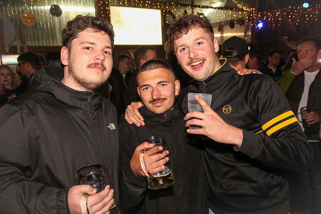Gefeiert wurde mit der Kult-Partyrockband Radspitz!