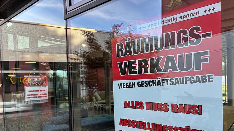 R&auml;umungsverkauf bei Wohnzimmer Koch in Bamberg - M&ouml;belhaus schlie&szlig;t
