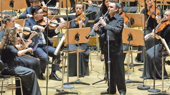 Jörg Widmann spielte mit der Jungen Deutschen Philharmonie Mozarts Klarinettenkonzert  Foto: Ronald Rinklef