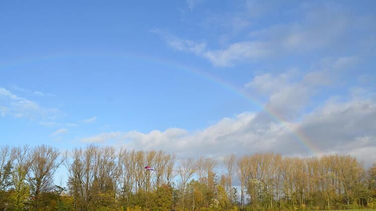 Ein Regenbogen überschirmte die Szenerie. Foto: Larissa Händel