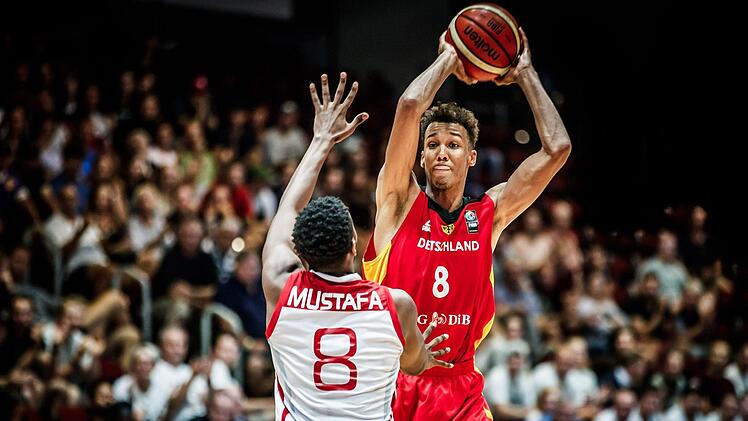 Louis Olinde (rechts) zeigte eine gute Leistung bei der Europmeisterschaft mit im Schnitt sieben Rebounds und 7,3 Punkten. Foto: Fiba-Europe