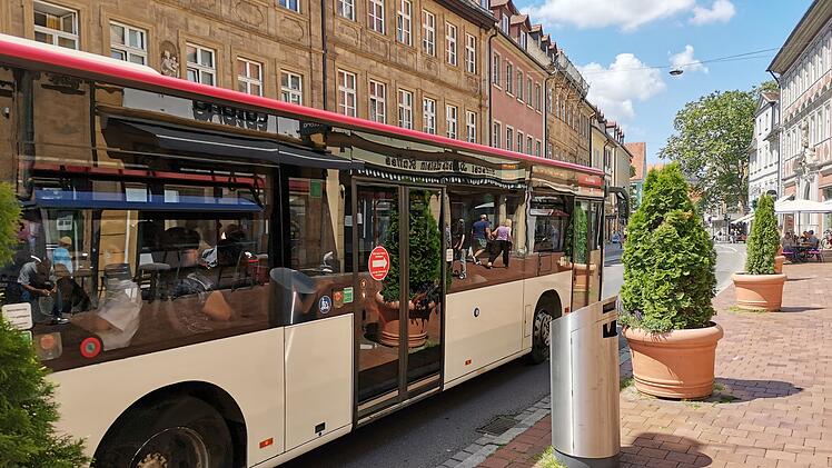 Bamberger Stadtbus im Sommer in der Langen Straße