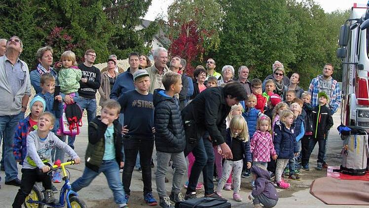 Zuschauerkulisse Foto: Klaus Oelzner