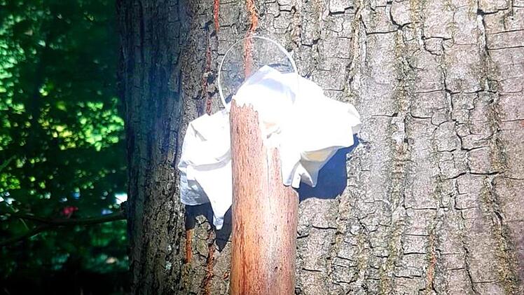 Diese Brandfalle fand eine Spaziergängerin in NRW im Wald. Foto: Feuerwehr Wülfrath