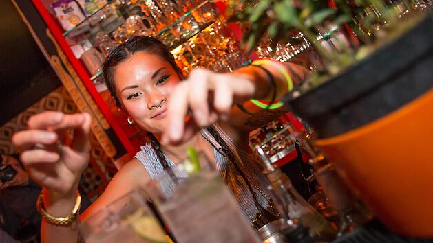 Geschäftsführerin Linda Le wird im "Dude" auf unbestimmte Zeit keine Drinks mehr mixen.  Foto: Matthias Hoch/Archiv