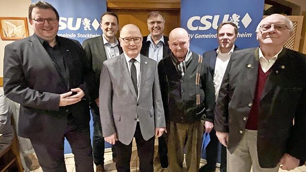 Kreisvorsitzender Bernd Liebhardt (links), B&uuml;rgermeister Daniel Wei&szlig;erth (Zweiter von links) und Stefan Beetz (Zweiter von rechts) zeichneten (von links) Josef Rauch, Albert Gwosdek, Hans Maurer und Georg Heinlein aus.