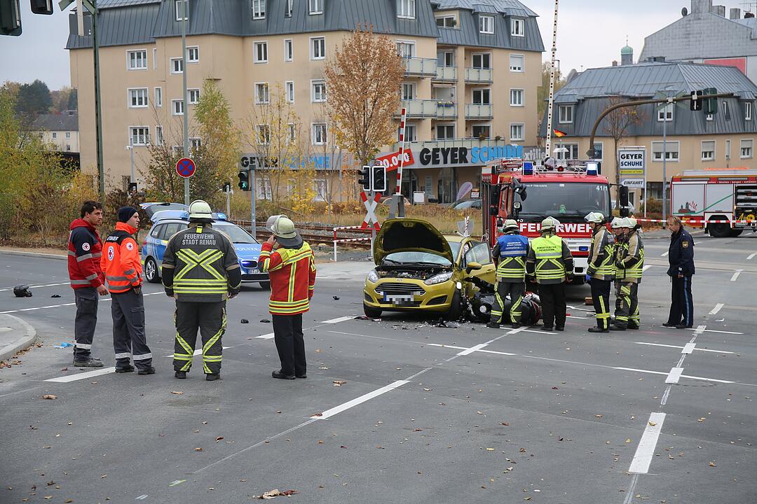Vier Personen nach Kreuzungsunfall verletzt