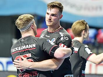 Erstmals können die Coburger Fans die Neuzugänge des HSC 2000 unter die Lupe nehmen: Dazu gehören auch die beiden Ex-Erlangener Jan Schäffer (links) und Stefan Bauer (rechts), die ab sofort für die Vestestädter jubeln werden.