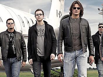 Nicht nur den echten Bon-Jovi-Musikern fliegen die Herzen der Fans zu, auch den Akteuren der Tribut-Kapelle „Bounce“. Am 16. September sind sie im „Nepomuk“ in Altenkunstadt zu Gast.