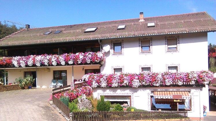 Landkreis Bayreuth: Gasthaus „Zur Burgruine“ in Leienfels findet neuen Betreiber - Neustart nach Tragödie