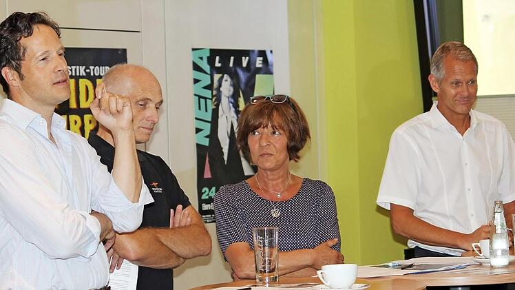 Hermann von Rotenhan, Wolfgang und Gabi Heyder und Sponsor Stefan Rösler (von links) stellten das Programm vor. Foto: Eckehard Kiesewetter
