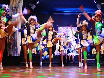 Hoch das Bein: Die Superdancer der Kulmbacher Showtanzgarde machten im KKB eine gute Figur.Klaus Klaschka