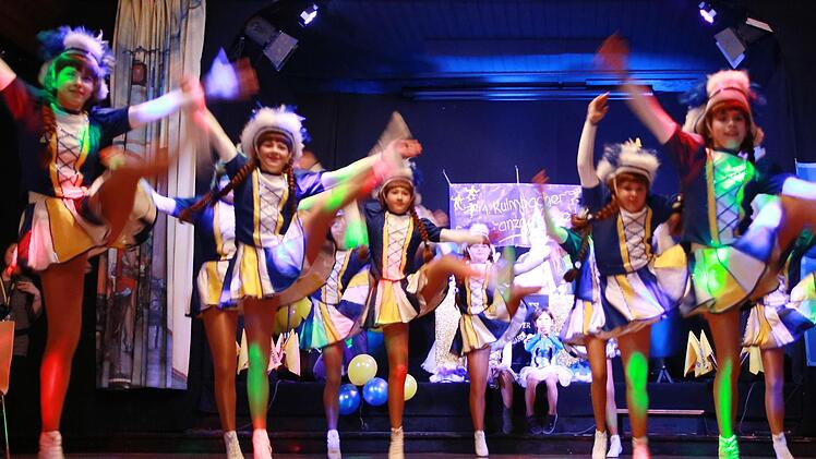 Hoch das Bein: Die Superdancer der Kulmbacher Showtanzgarde machten im KKB eine gute Figur.Klaus Klaschka