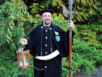 Richard Lhotsky, seit vielen Jahren der bekannte Nachtwächter von Bad Königshofen, hat das europäische Nachtwächter- und Türmertreffen nach Bad Königshofen geholt. Foto: Hanns Friedrich